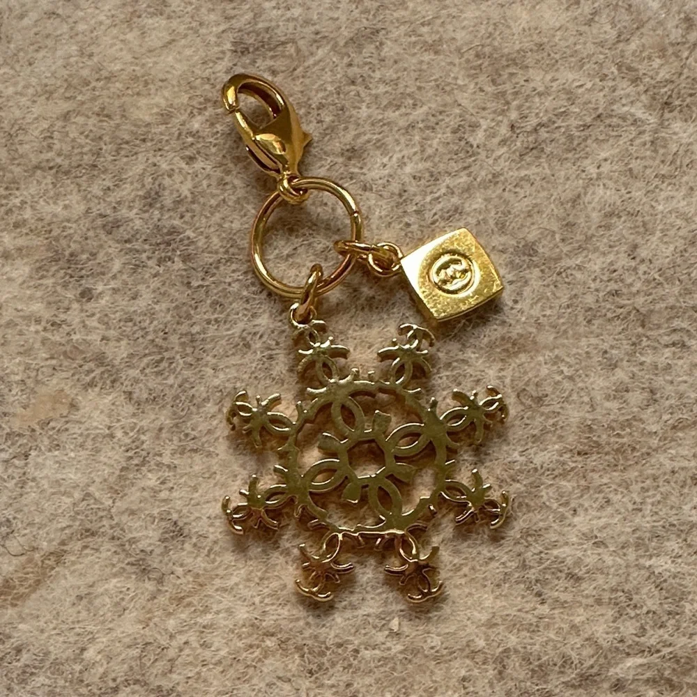 CHANEL Gold Snowflake Charm Key Holder